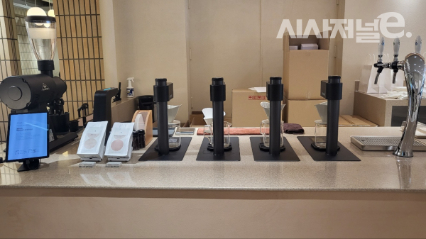 엔제리너스 LAB1004 로스팅. / 사진=한다원 기자