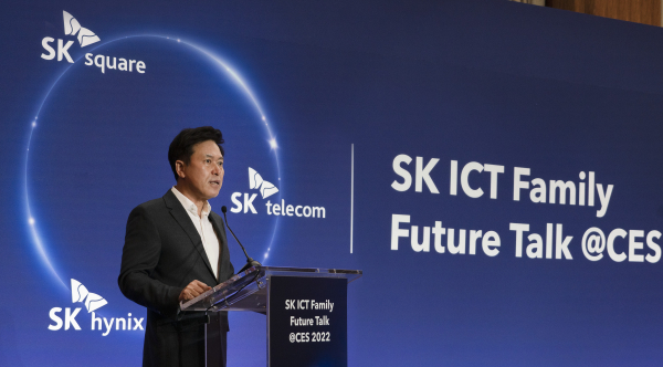 박정호 SK스퀘어 부회장이 CES 2022가 열린 미국 라스베이거스에서 기자 간담회를 갖고 ‘SK ICT 연합’의 비전을 발표하고 있다. / 사진 = SK스퀘어