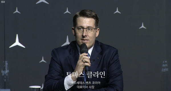 토마스 클라인 벤츠코리아 대표이사가 25일 온라인 기자간담회에서 올해 전략 등에 대해 발표하고 있다. / 사진=벤츠 온라인 간담회 갈무리
