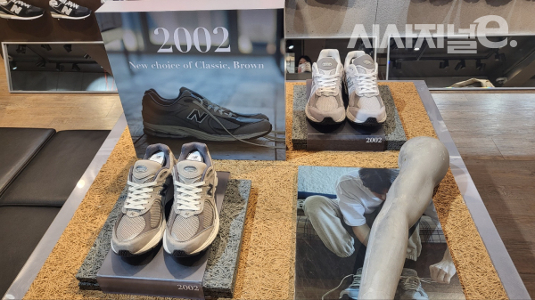 뉴발란스 운동화. / 사진=한다원 기자