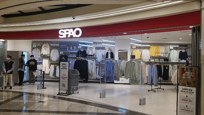 이랜드 스파오가 11일 신세계백화점 강남점 지하 1층, 옛 유니클로 자리에 신규 점포를 냈다. / 사진=한다원 기자