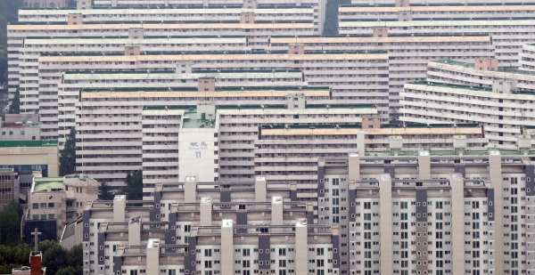 재건축 1번지라 불리는 서울 강남구 대치동 은마아파트가 새 집행부 선정 및 재건축 계획 수정 등을 통해 재건축 사업에 속도를 낼 채비를 하고 있다.  / 사진=연합뉴스