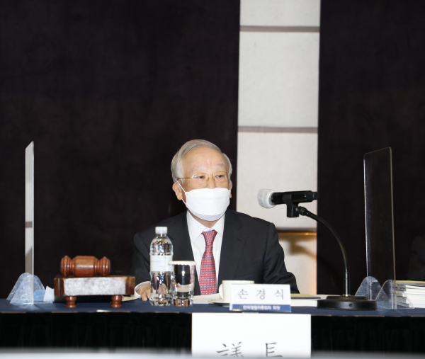 22일 서울 소공동 조선호텔에서 열린 제53회 한국경영자총협회(경총) 정기총회에서 손경식 회장이 개회사를 하고 있다. / 사진=경총