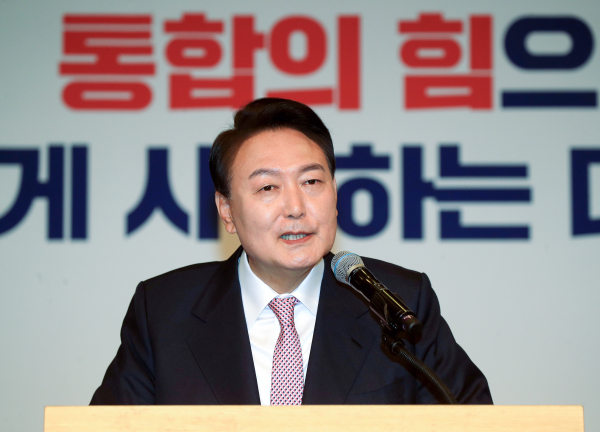 윤석열 대통령 당선인이 10일 오전 서울 여의도 국회에서 당선 인사 기자회견을 하고 있다. / 사진=연합뉴스