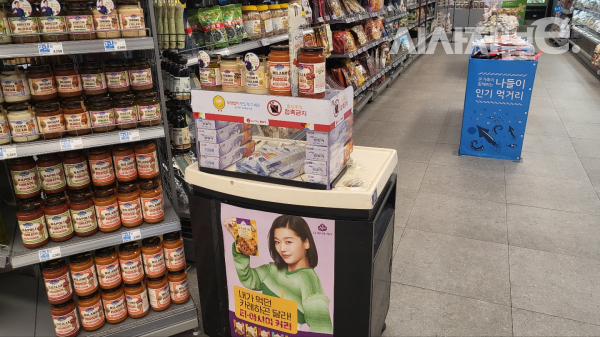 이마트에서 시식 준비에 한창인 모습. / 사진=한다원 기자