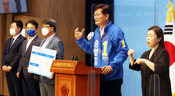 송영길  더불어민주당 서울시장 후보가 11일 국회에서 부동산 정책공약을 발표하고 있다. / 사진=연합뉴스