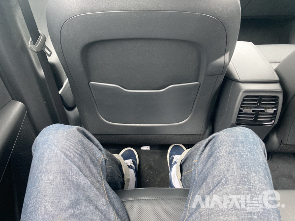 2열의 레그룸 / 사진=유주엽 기자