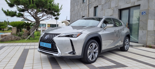 렉서스코리아 첫 전기차 UX300e. / 사진=박성수 기자