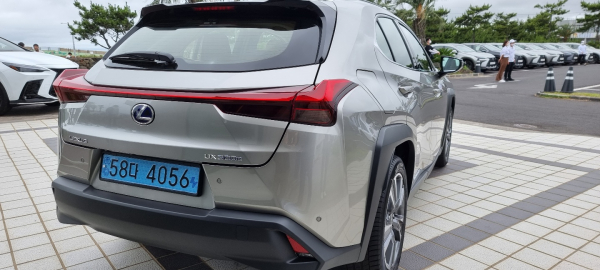 UX300e 후측면부 모습. / 사진=박성수 기자