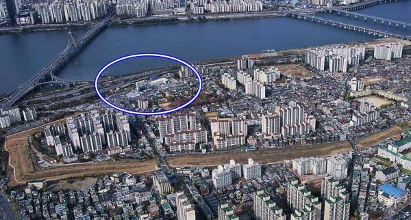 서울 풍납동 전경. 파란색 원 부분에 삼표산업 공장이 위치해 있다. / 사진=국립강화문화재연구소 홈페이지 갈무리