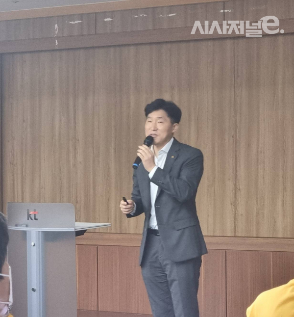 배기동 KT 공간·안전DX사업담당 상무가 5일 경기 성남시 KT 분당본사에서 열린 KT 디지코스터디에서 발표하고 있다. / 사진 = 김용수 기자