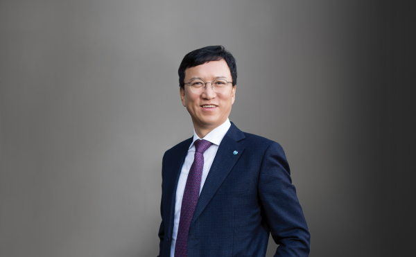 윤성태 휴온스그룹 회장. / 사진=휴온스