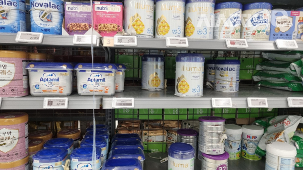 이마트에 판매되는 수입 분유들. / 사진=한다원 기자