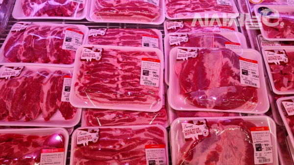 홈플러스에서 수입산 소고기가 할인된 가격에 판매되고 있다. / 사진=한다원 기자