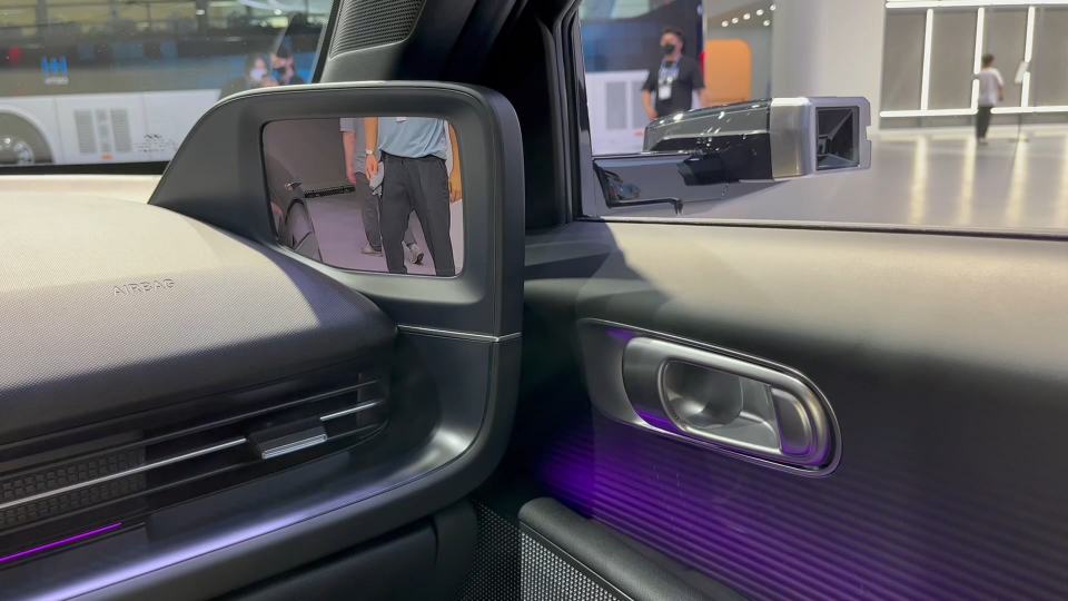 현대자동차 아이오닉6의 전자식 사이드미러 모니터. / 사진=유주엽 기자