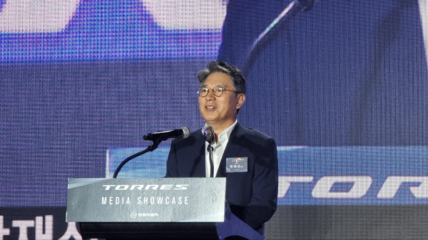 곽재선 KG그룹 회장이 5일 인천 네스트호텔에서 열린 쌍용차 토레스 출시행사에 참석해 향후 계획 등에 대해 말했다. / 사진=박성수 기자