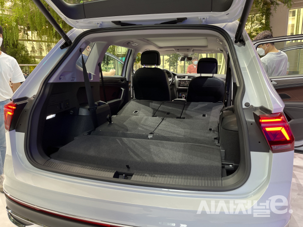 2열과 3열 시트를 모두 접은 상태의 티구안 올스페이스 / 사진=유주엽 기자