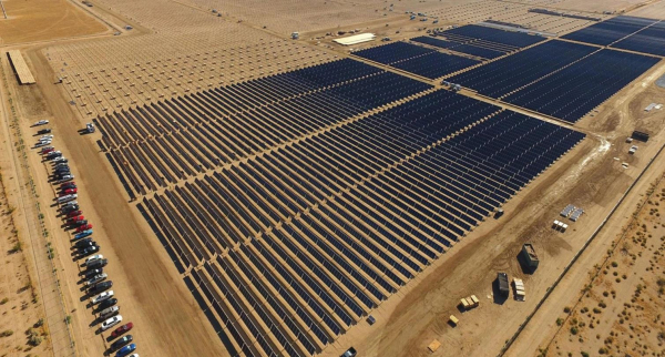 한화솔루션이 미국 캘리포니아 비건 카운티에 설치한 태양광 발전소 모습. /사진=한화