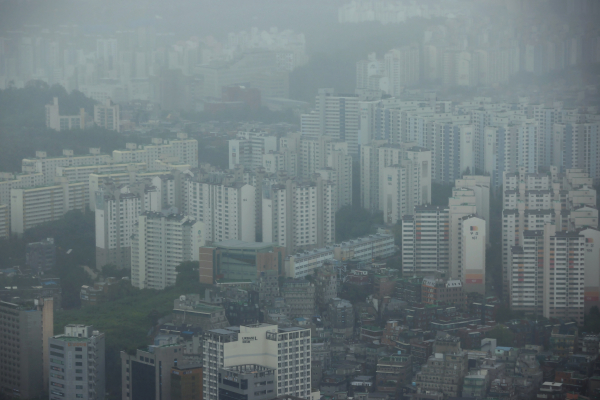 사진은 지난 5일 서울 영등포구 63스퀘어에서 바라본 시내 아파트 단지 모습. / 사진=연합뉴스