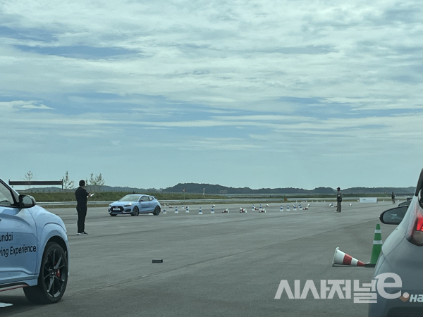 짐카나 및 슬라럼 체험을 위해 대기 중인 모습 / 사진=유주엽 기자