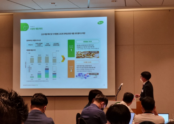 김남기 알피바이오 대표이사가 16일 오전 여의도 63스퀘어에서 개최한 기자간담회에서 계획에 대해 발표하고 있다./ 사진=최다은 기자