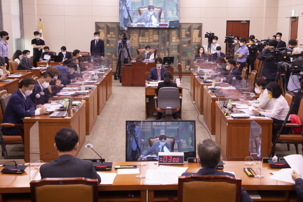 전체회의 주재하는 홍익표 문화체육관광위원장/ 사진=연합뉴스