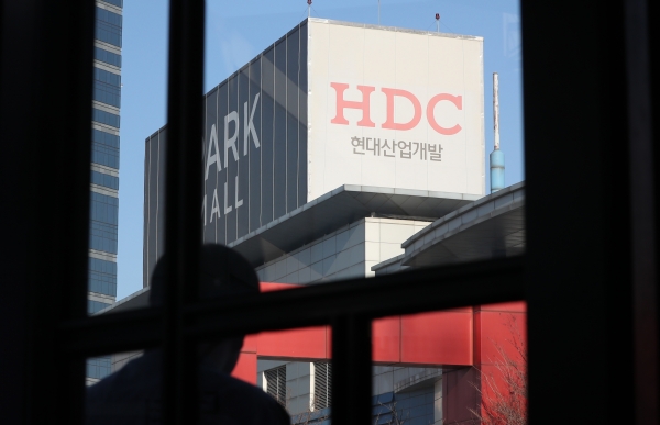 HDC현대산업개발이 10여명의 사상자를 낸 광주 학동4구역에서 시공권 방어에 성공했다. / 사진=연합뉴스