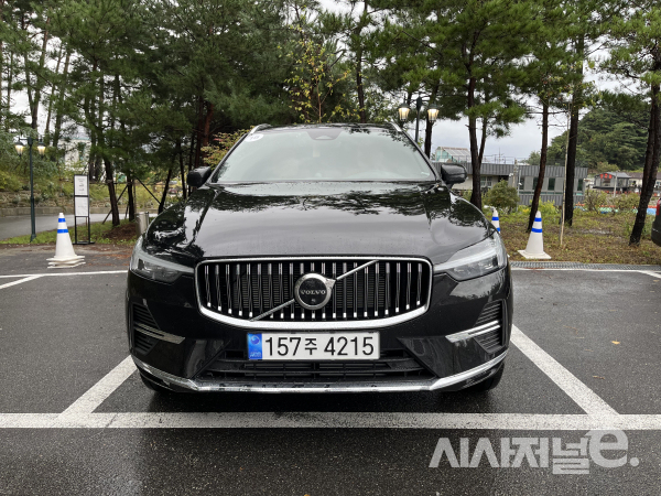 XC60 T8 전면부 / 사진=유주엽 기자