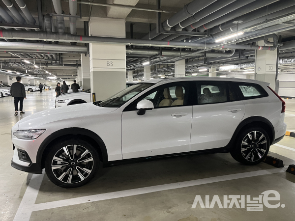 V60CC 측면부 / 사진=유주엽 기자