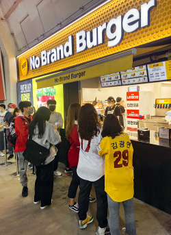 신세계푸드 노브랜드 버거 SSG랜더스필드점. / 사진=신세계푸드