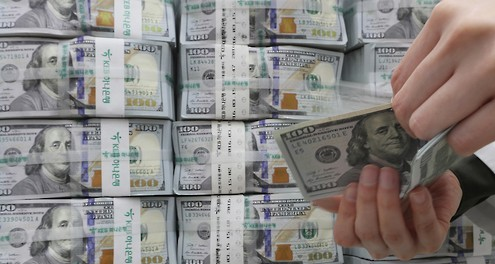 이번주 원달러 환율이 미국 장단기 금리 역전으로 인한 경기 침체 우려 속에 상승세가 나타났다. 다만 주말이 가까워지면서 분기말 효과로 인해 달러 강세가 소폭 완화되는 모습이다. 시장에서는 분기말 효과가 마무리된 이후에도 경기 침체 우려가 지속될지 지켜볼 필요가 있다는 전망이다 / 사진=연합뉴스