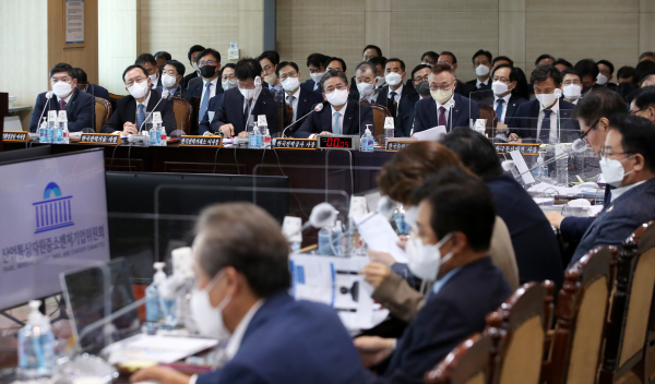 11일 오후 전남 나주 한국전력 본사에서 산업통상자원중소벤처기업위원회 국정감사가 열리고 있다. / 사진=연합뉴스