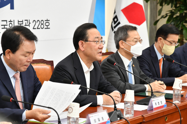 주호영 국민의힘 원내대표가 19일 서울 여의도 국회에서 열린 카카오 데이터센터 화재 관련 당·정협의회에서 발언을 하고 있다. / 사진 = 연합뉴스