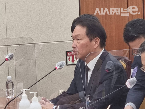 최태원 SK그룹 회장이 24일 국회 과학기술정보방송통신위원회에서 열린 과학기술정보통신부 종합감사에 증인으로 출석해 발언하고 있다. / 사진 = 김용수 기자