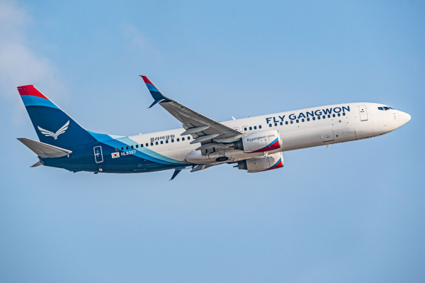 양양국제공항 입국 외국인 중 무단이탈자가 발생해 플라이강원의 베트남 노선 운항이 중단됐다. / 사진=플라이강원