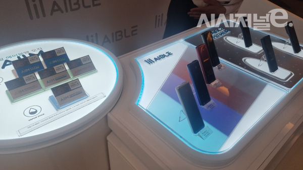 KT&G 릴 에이블 신제품 디바이스와 스틱. / 사진=한다원 기자