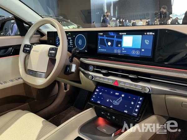 10.25인치 디스플레이 / 사진=유주엽 기자