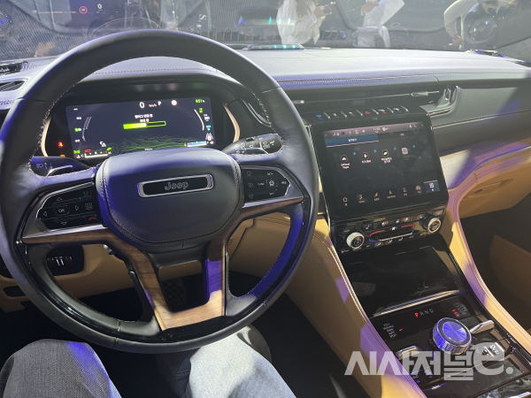 그랜드 체로키 내부 모습 / 사진=유주엽 기자
