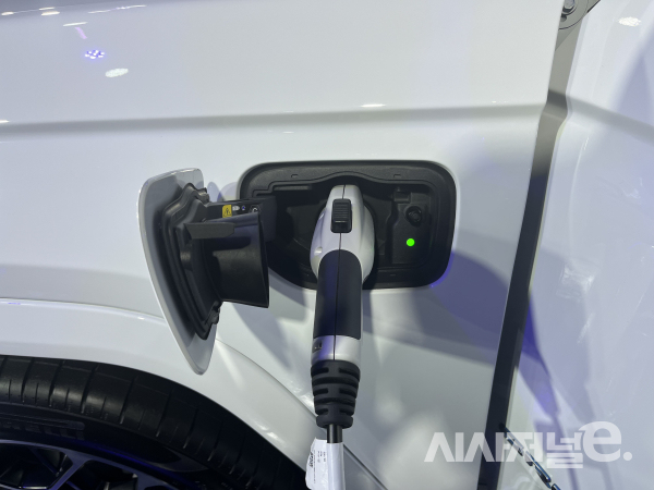 충전이 가능한 그랜드 체로키 4xe / 사진=유주엽 기자