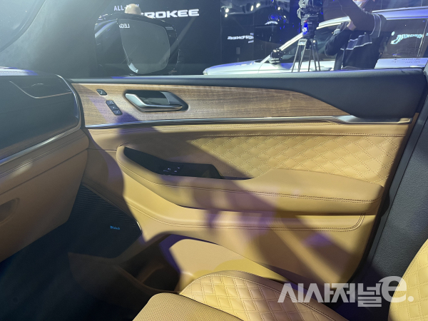 고급 소재가 적용된 그랜드 체로키 / 사진=유주엽 기자