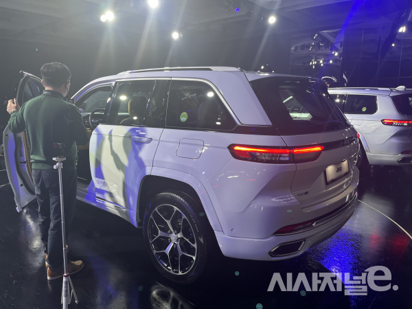 그랜드 체로키 후면부 / 사진=유주엽 기자