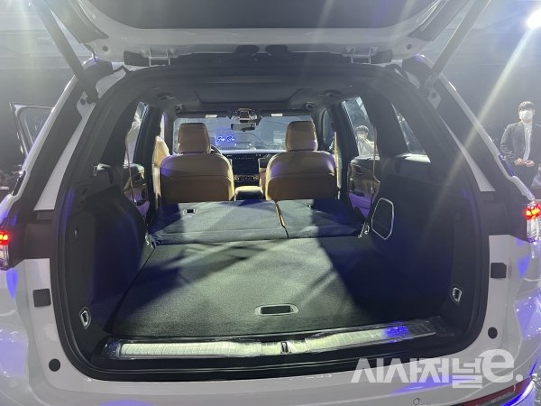 2열 시트를 폴딩한 그랜드 체로키 / 사진=유주엽 기자