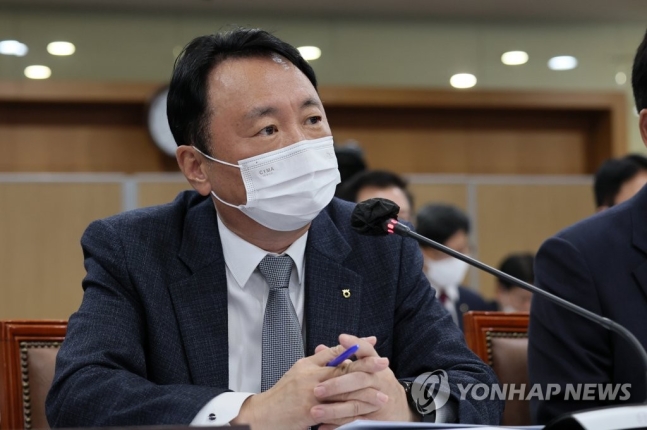 지난 10월 권준학 농협은행장이 서울 서대문구 농협중앙회에서 열린 농협중앙회 등에 대한 국정감사에서 의원 질의에 답변하고 있다. 사진=연합뉴스