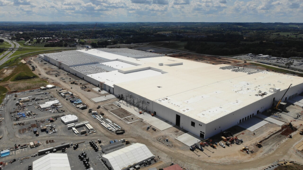 LG에너지솔루션과 제너럴모터스의 합작법인인 ‘얼티엄셀즈’가 미국 테네시 스프링힐에 짓고 있는 배터리 생산라인. / 사진=LG