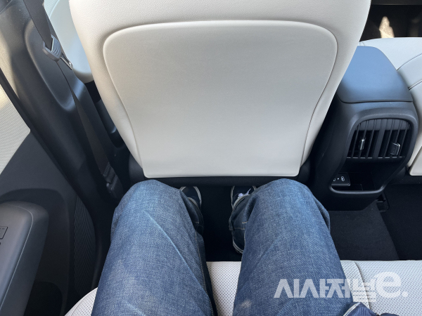 코나 2열 다리공간 / 사진=유주엽 기자