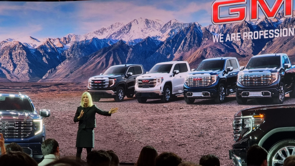 몰리 펙 GMC 최고마케팅책임자는 7일 방한해 GMC 시에라를 소개하고 있다. / 사진=박성수 기
