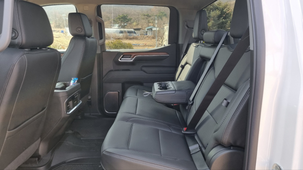 뒷좌석. / 사진=박성수 기자