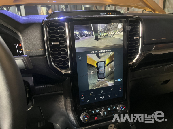 360도 카메라로 차량 전반을 살펴볼 수 있다. / 사진=유주엽 기자