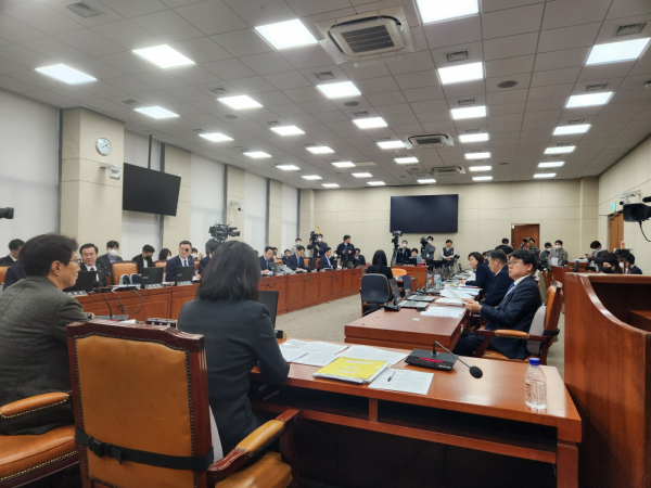 9일 국회 정무위원회 회의실에서 온라인 플랫폼 관련 법률안에 대한 공청회가 열렸다. / 사진=최성근 기자