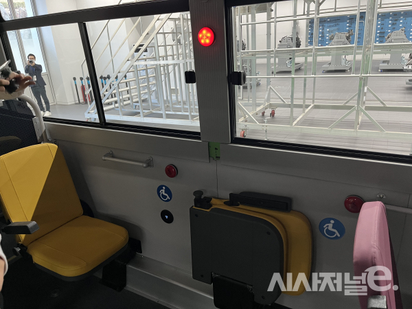 하단부엔 장애인 전용 정차버튼이 마련됐다. / 사진=유주엽 기자